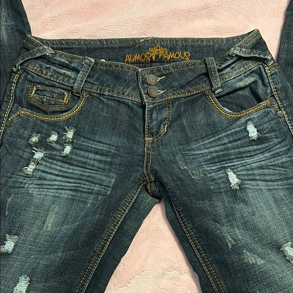 Almost Famous 2000’s low rise skinny jeans( size 5)
